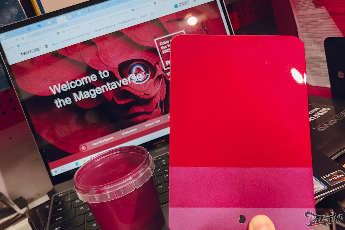 Суппорта в цвете Viva Magenta под кэнди лаком